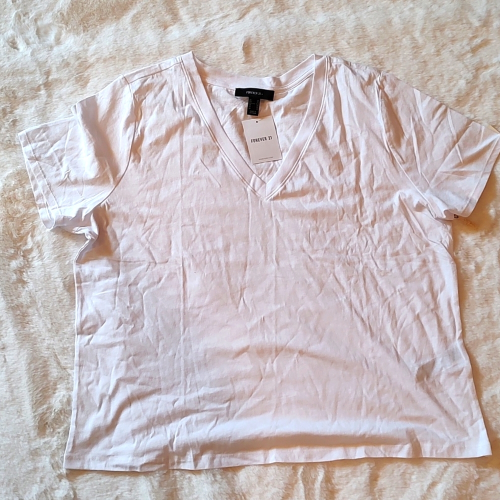 New Forever 21 v-neck short sleeve white cotton T-shirt, 3X (Fits more like 1X)